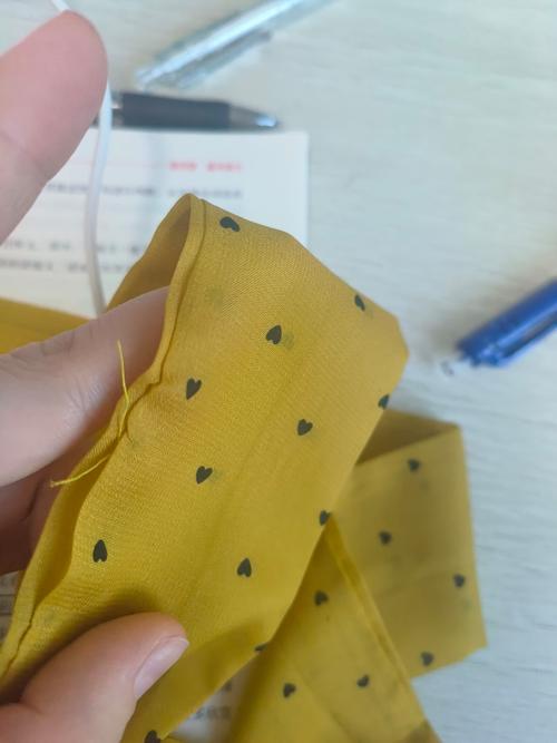 从冰箱深处抽出的姜黄丝巾：对抗厨房熵增的体质调理仪式