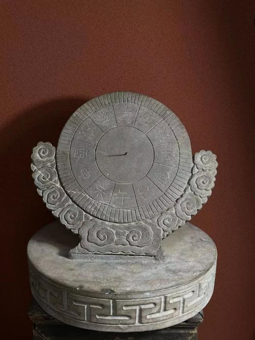 日晷投影·申时三刻｜当双黄蛋液漫过马头墙的阴影线