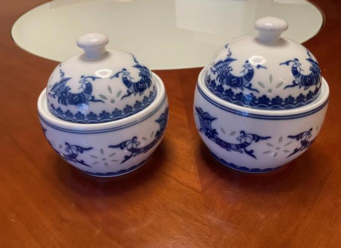 瓷盅暗藏玄铁匙，青葱沉浮琥珀池，三更灶火七分沸，子时启封见参差