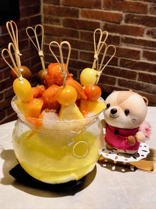 砖墙食谱：滴落的酱汁与葬礼后的鸡