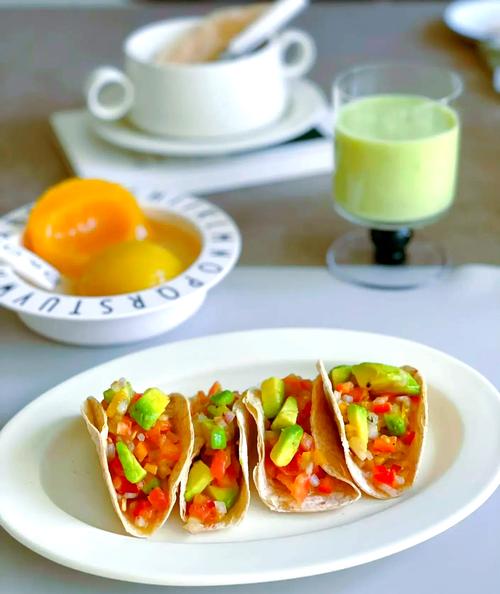 蓝线：牛肉的慢炖环线 - 橙线：莎莎酱的切拌支线 - 绿线：牛油果泥的环内换乘