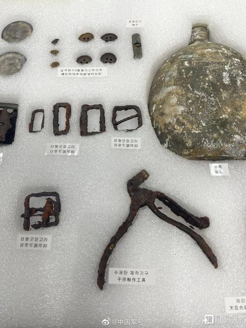 锈迹齿轮藏食谱，三样遗物炒成诗