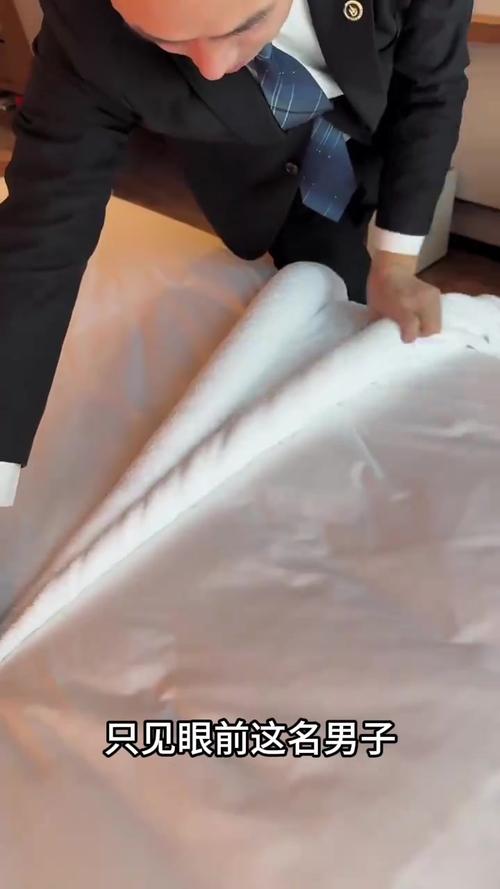 魔术切割：在酒店房间的垂直空间里，重组荆门的厦门咸饭