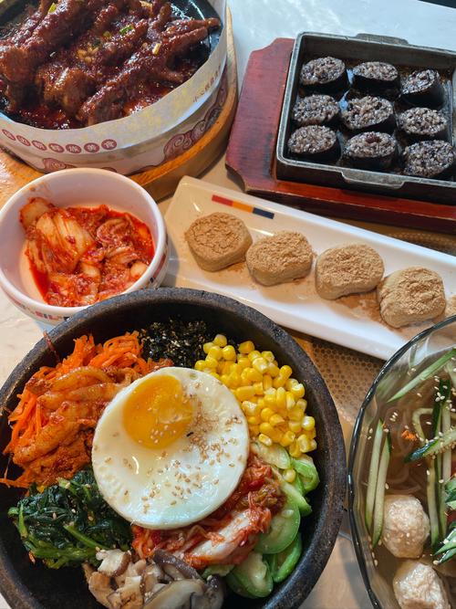 📝 便利贴拼贴：延吉冷面·陨石坑·绿茶实验